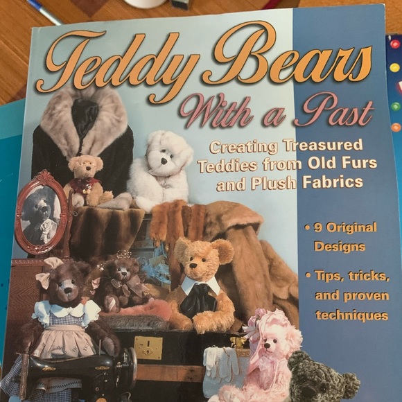 Brand new Teddy Bears With a Past book by Nancy Tillberg - Picture 1 of 4